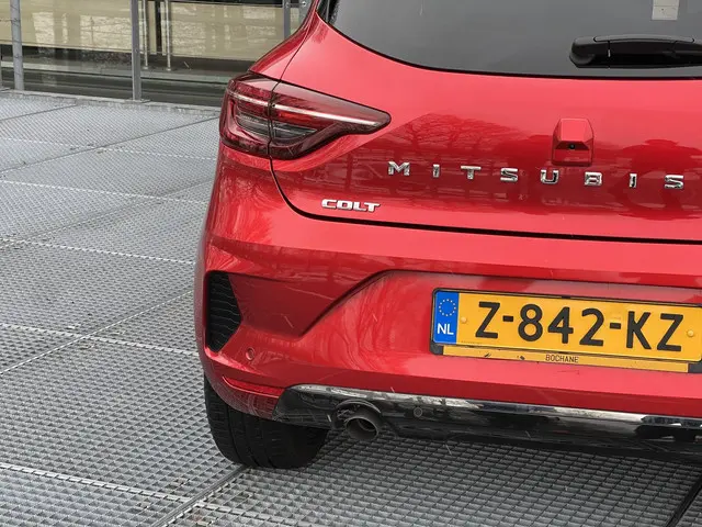 Mitsubishi Colt 1.0T MT First Edition 2024 Benzine 31