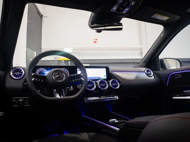 Mercedes-Benz GLA 180 Star Edition AMG Line 2025 Benzine 3