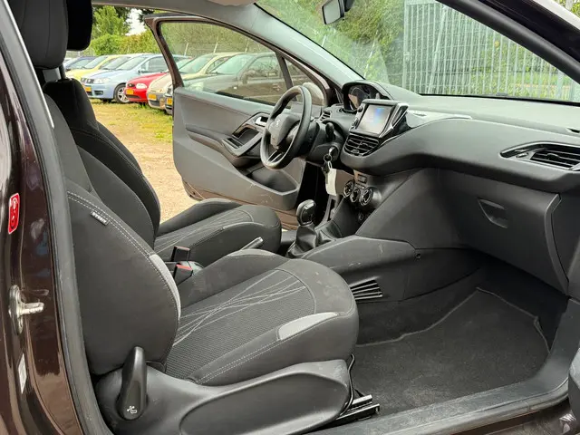 Peugeot 208 1.0 VTi Active 2012 Benzine 23