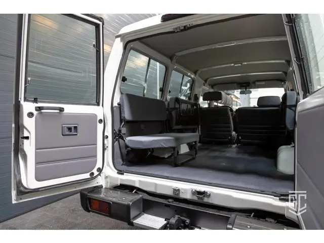Toyota Land Cruiser GRJ78 M/T 2024 Benzine 14