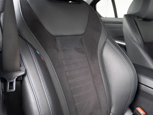 BMW 3 Serie Sedan 320i 2020 Benzine 12