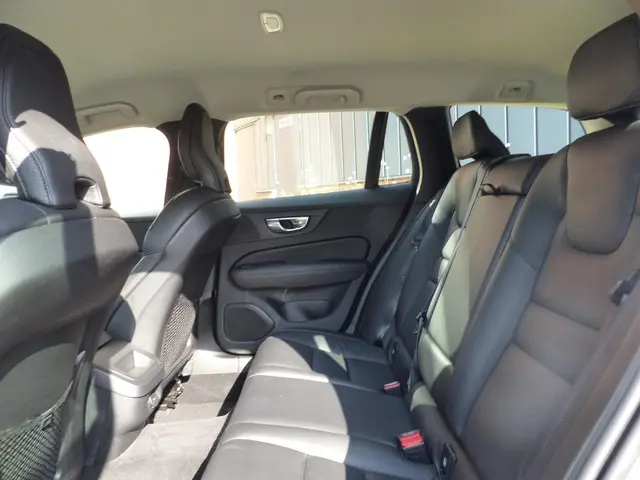 Volvo V60 B3 Momentum Advantage 2021 Benzine 14