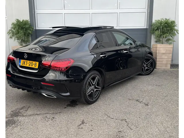 Mercedes-Benz A-Klasse 200 AMG Line 2024 Benzine 5