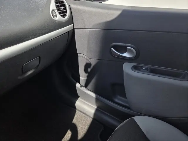 Renault Clio 1.2 Authentique 2012 Benzine 12