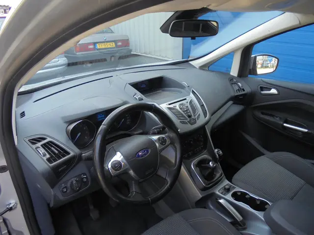 Ford C-MAX 1.0 Titanium APK TREKHAAK 2013 Benzine 24