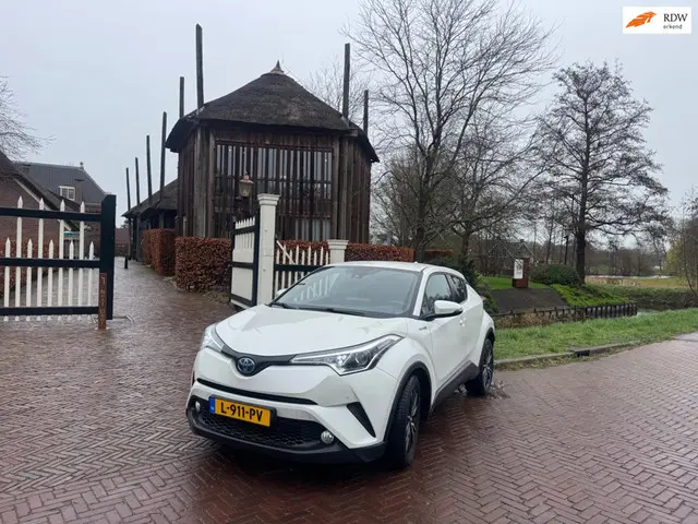 Toyota C-HR 1.8 Hybrid Bi-Tone 2017 Hybride Benzine