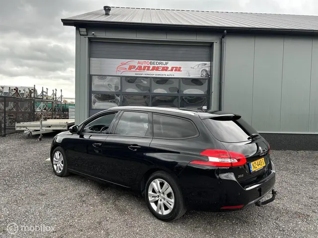 Peugeot 308 SW 1.2 "PANO+NAVI+TREKHAAK+LMV" 2017 Benzine 2