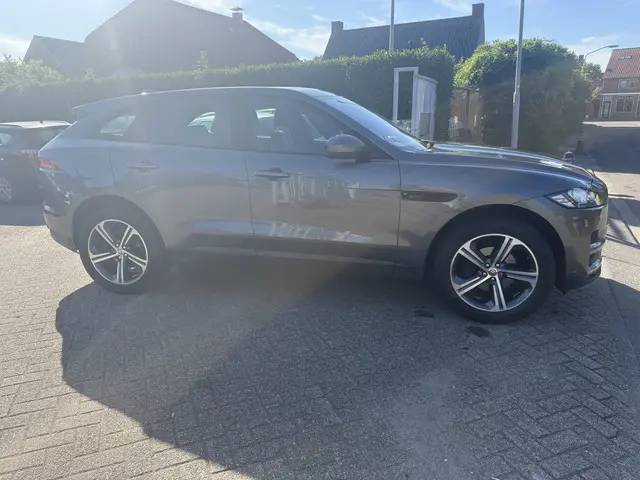 Jaguar F-PACE 3