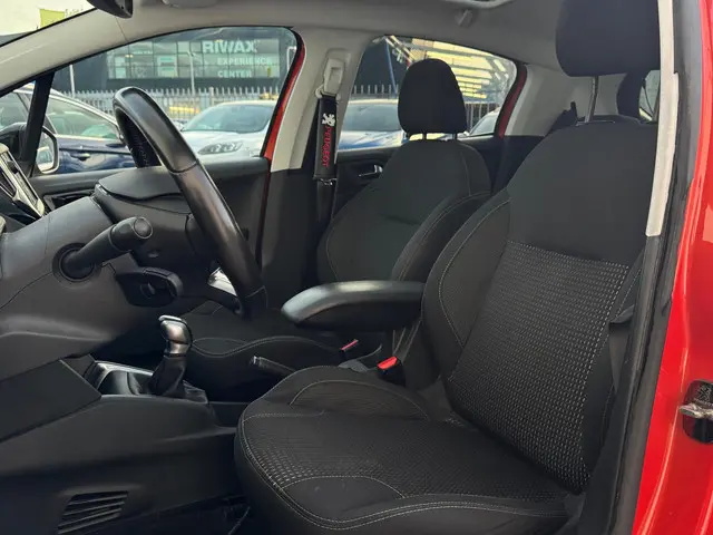 Peugeot 208 1.2 PureTech Allure 2015 Benzine 4