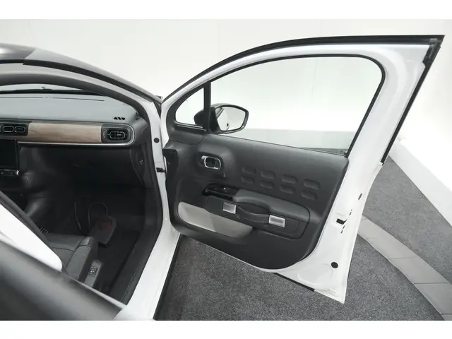 Citroën C3 PureTech 82 Shine 2023 Benzine 62