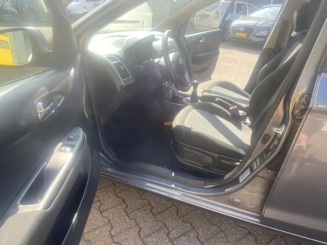Hyundai i20 1.2i i-Deal 2014 Benzine 12