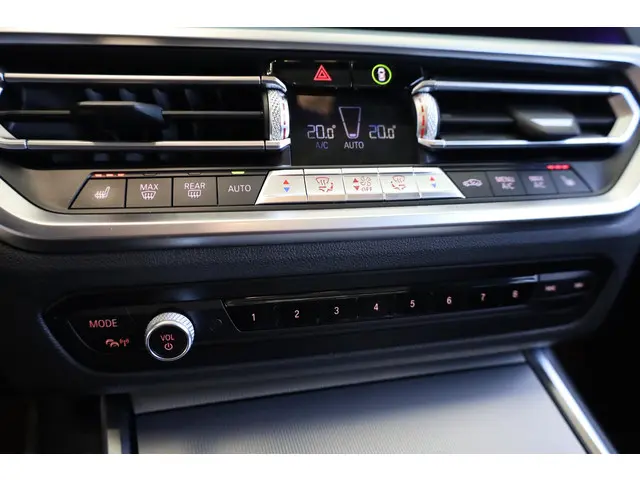 BMW 3 Serie Touring 320i 2020 Benzine 19