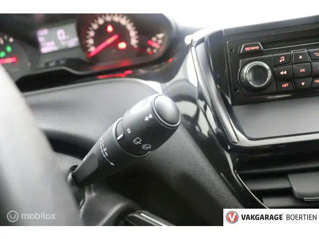 Peugeot 208 1.0 PureTech LIKE 2014 Benzine 21