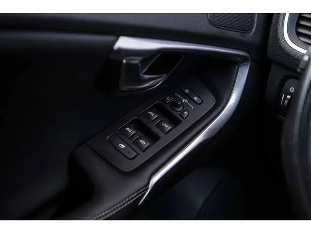 Volvo V40 T3 Polar+ Sport 2020 Benzine 24