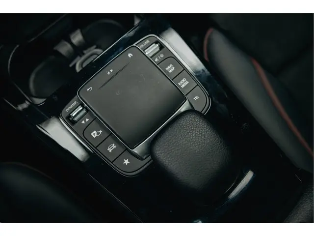 Mercedes-Benz A-Klasse 250 e 2020 Hybride Benzine 23