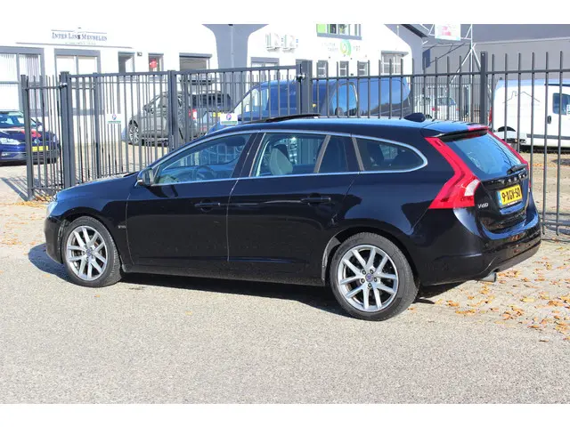 Volvo V60 1.6 D2 Automaat Momentum 2014 Diesel 2