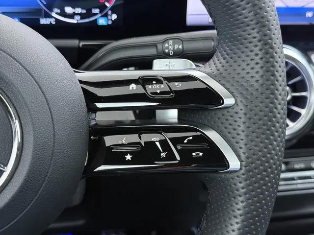 Mercedes-Benz GLA 250 e AMG line 2025 Hybride Benzine 28