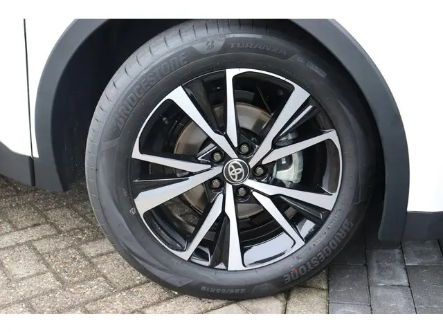 Toyota C-HR 1.8 Hybrid 140 Dynamic 2025 Hybride Benzine 3