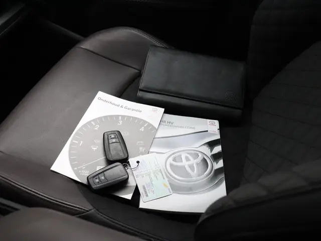 Toyota C-HR 1.8 Hybrid Executive 2018 Hybride Benzine 22