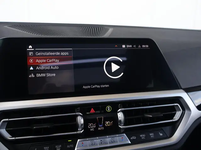 BMW 3 Serie Touring 320i Executive Edition 2020 Benzine 30