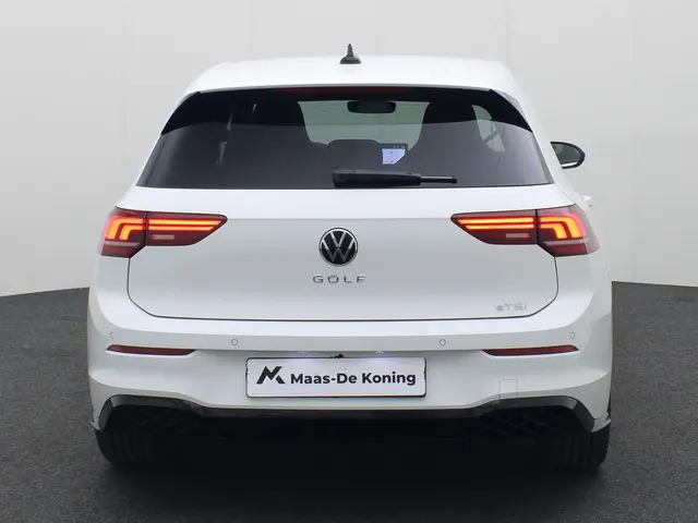 Volkswagen Golf 1.5eTSI/150PK R-Line DSG 2025 Benzine 37