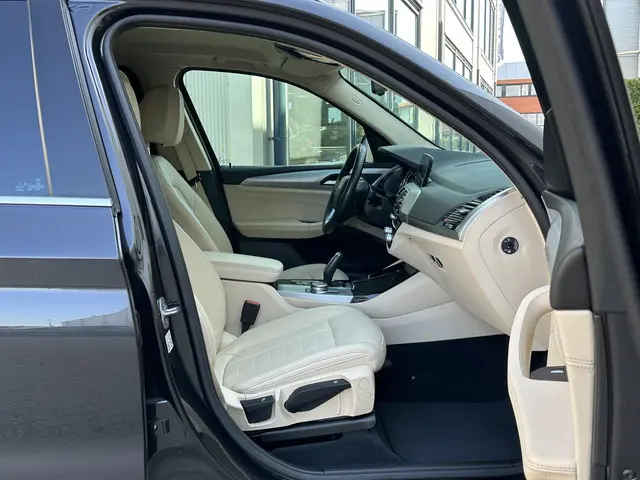 BMW X3 xDrive20i High Executive 2018 Benzine 52