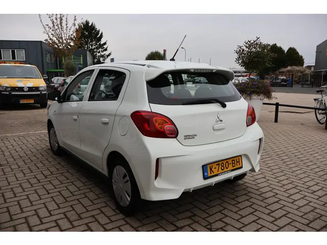 Mitsubishi Space Star 3