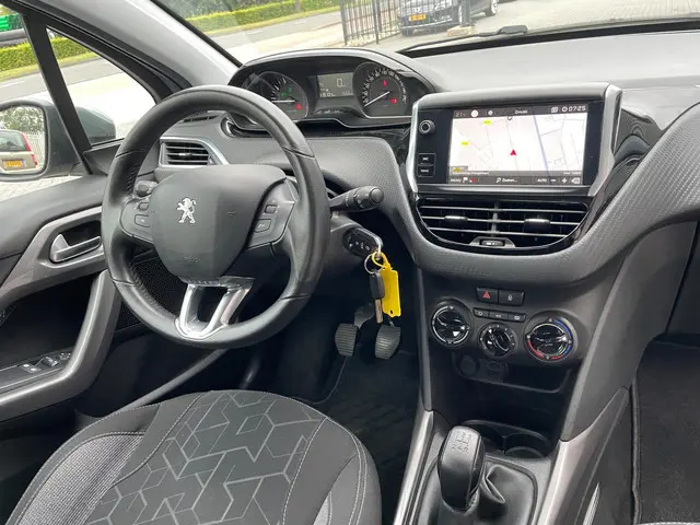 Peugeot 2008 1.2 PureTech Active|NL auto| 2017 Benzine 22