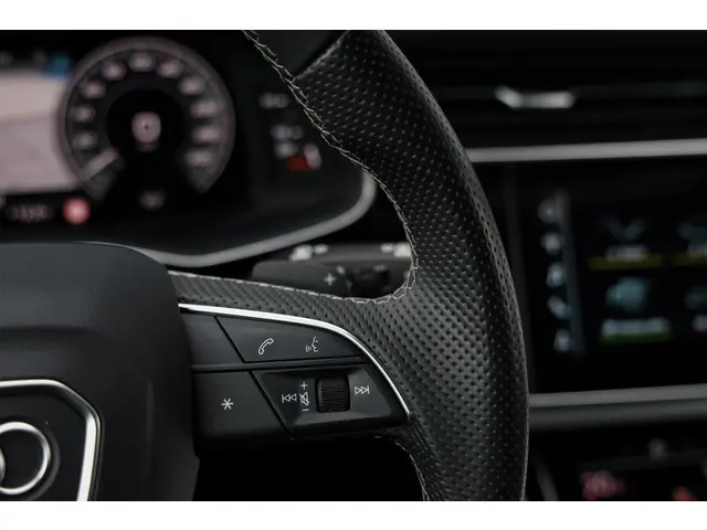 Audi Q7 55 TFSI e quattro S-Line 2022 Hybride Benzine 53