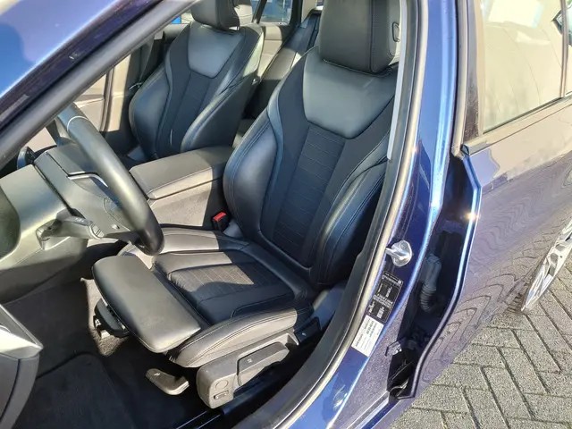 BMW 3 Serie Touring 330i High Executive 2019 Benzine 9
