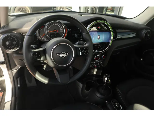 MINI 5-Deurs 1.5 Cooper Classic 2024 Benzine 5