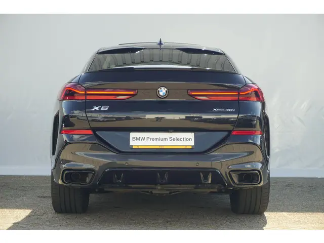 BMW X6 xDrive40i 2022 Benzine 4