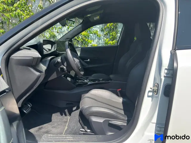 Peugeot e-2008 EV GT Pack 50 kWh 2020 Elektrisch 17