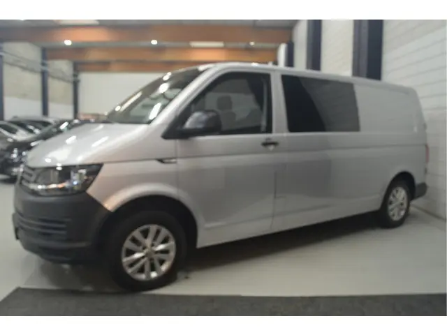 Volkswagen Transporter 2.0 TDI L2H1 DC 2017 Diesel 4