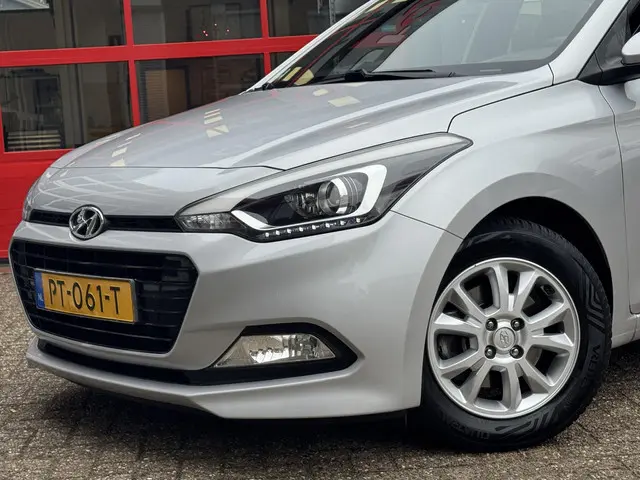 Hyundai i20 1.0 T-GDI Go! 2016 2017 Benzine 3