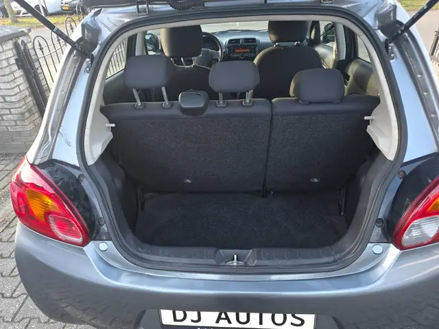 Mitsubishi Space Star 1.0 Entry 2015 Benzine 11