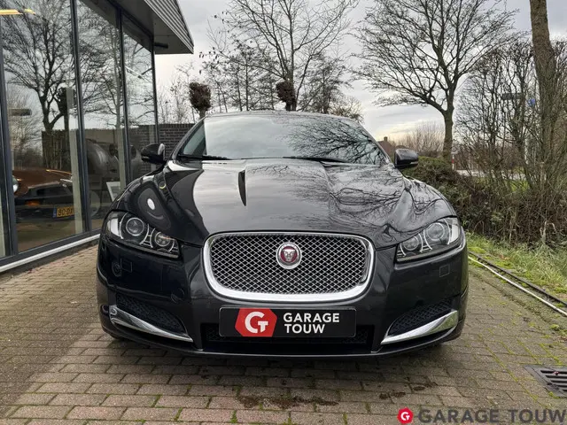 Jaguar XF 3