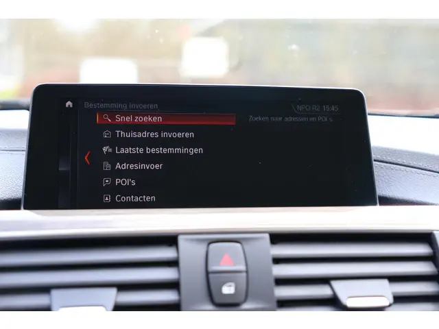 BMW 3 Serie 318i Luxury Edition 2019 Benzine 35