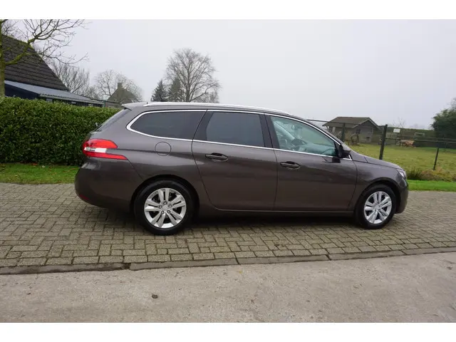 Peugeot 308 SW 1.2 130pk panoramadak NAP 2014 Benzine 6