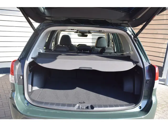 Subaru Forester 2.0i e-BOXER Premium 2023 Hybride Benzine 7