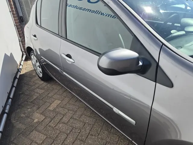 Renault Clio 1.2 Authentique 2012 Benzine 27