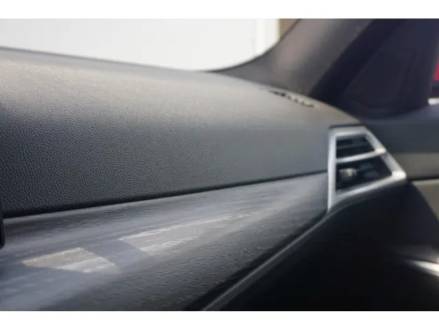 BMW 3 Serie Touring 330e 2025 Hybride Benzine 18