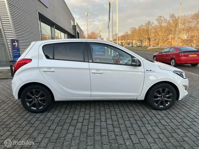Hyundai i20 1.2HP i-Drive Airco Led Cruise 2016 Benzine 6