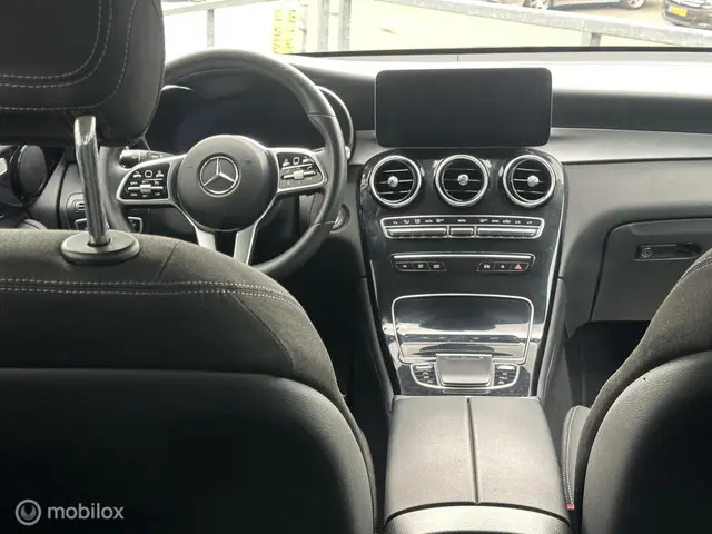 Mercedes-Benz GLC 200 4MATIC Premium 2021 Benzine 8