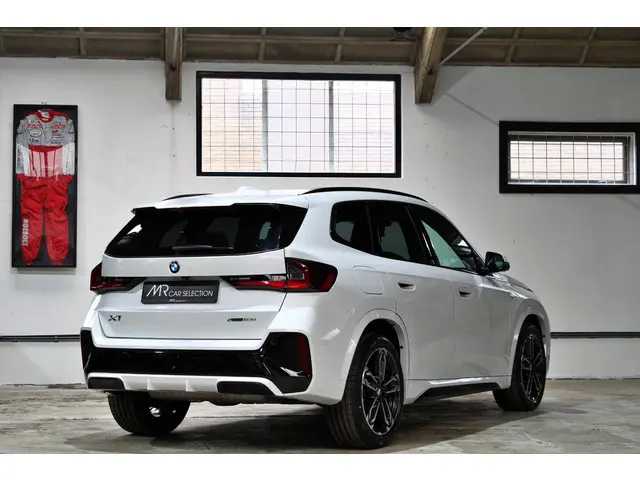 BMW X1 xDrive23i 2023 Benzine 7