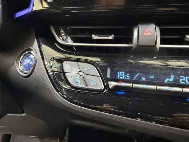 Toyota C-HR 1.8 Hybrid Bi-Tone Plus 2017 Hybride Benzine 17