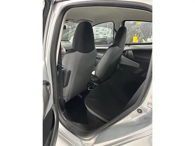 Toyota Aygo 1.0 VVT-i Now 2013 Benzine 11