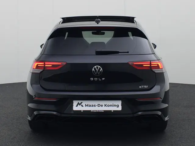 Volkswagen Golf 1.5 eTsi 150pk DSG R-Line 2023 Benzine 7