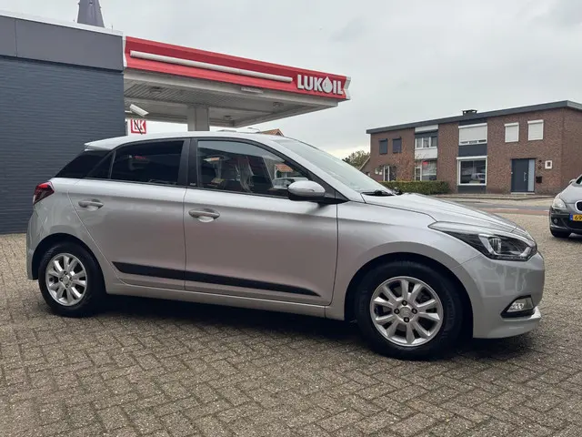 Hyundai i20 1.0 T-GDI Go! 2016 2017 Benzine 9