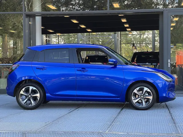 Suzuki Swift 1.2 Style Smart Hybrid 2025 Benzine 18